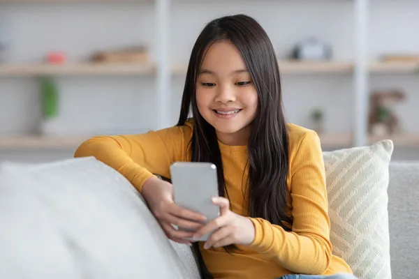 children-chatting